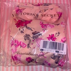 Victoria’s Secret satin slippers 💤💘